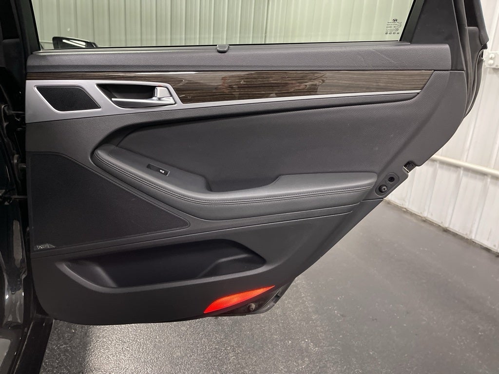 2015 Hyundai Genesis 3.8 W/ Panoramic Sunroof & Ventilated Seats